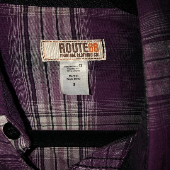 Men’s plaid print short sleeve button down shirt. - Picture 3 of 4